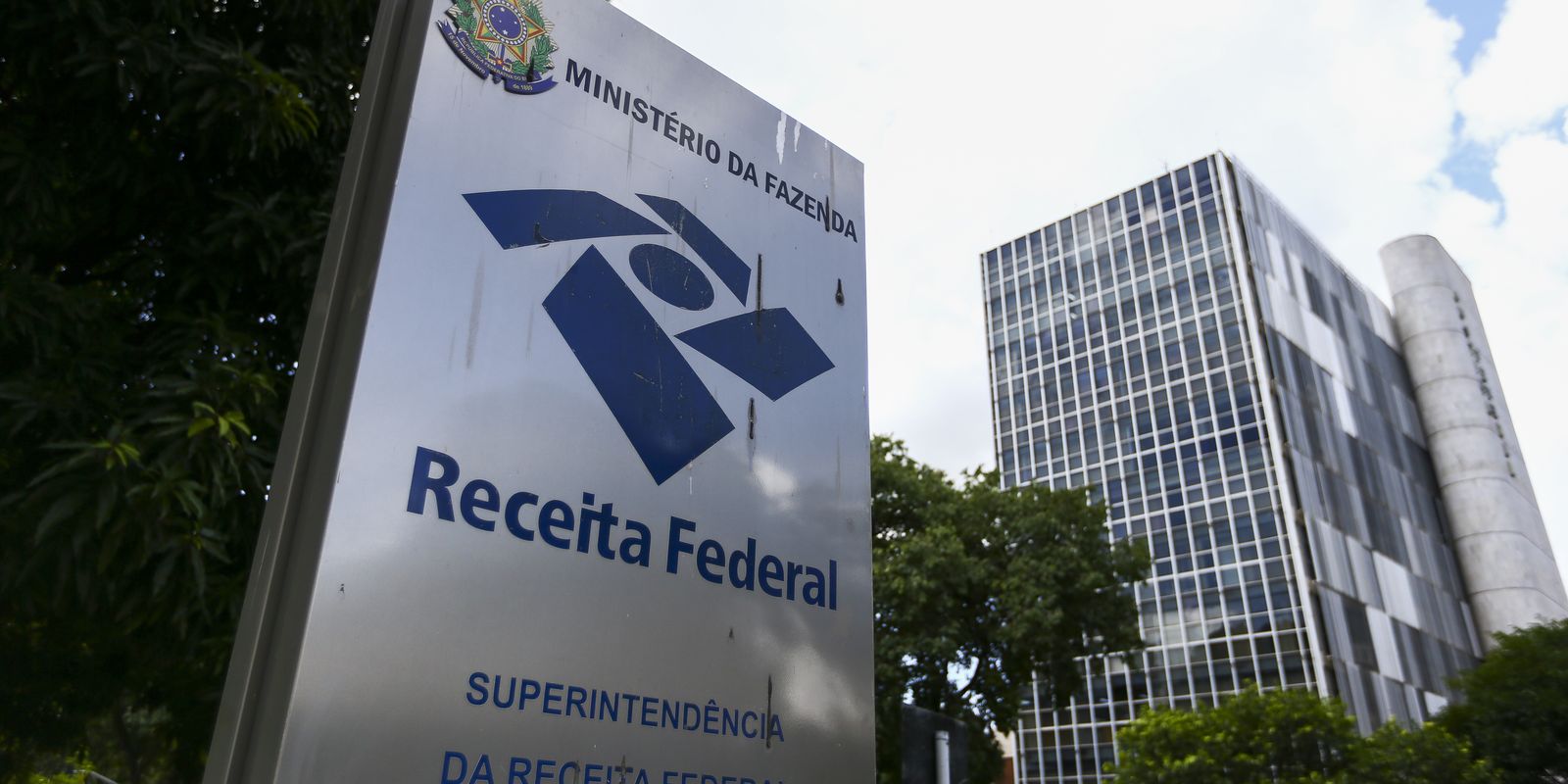 Arrecadação federal atinge recorde de R$ 278,8 bilhões em abril