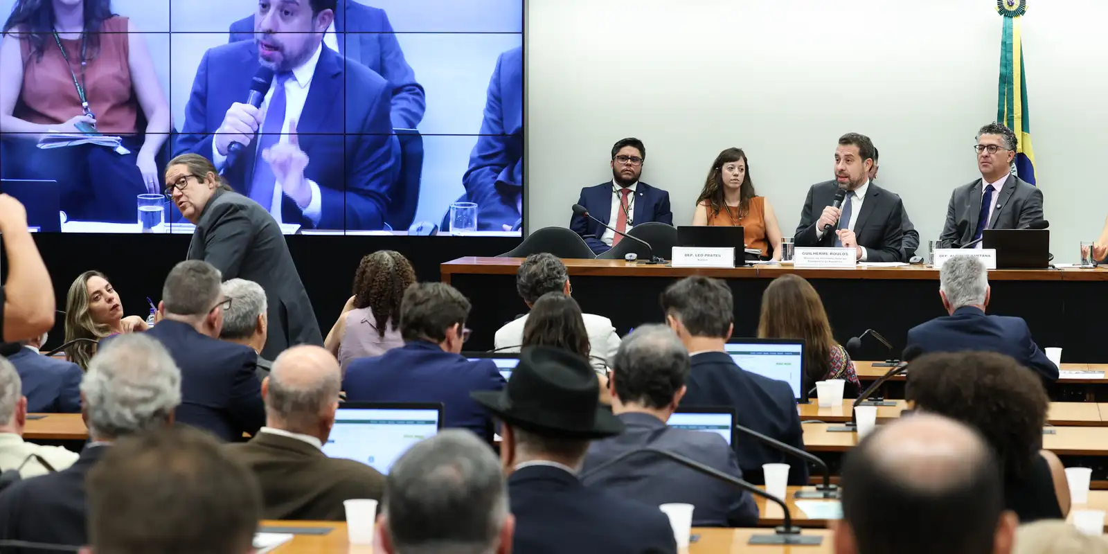 Guilherme Boulos critica compensação a empresas por fim da escala 6x1