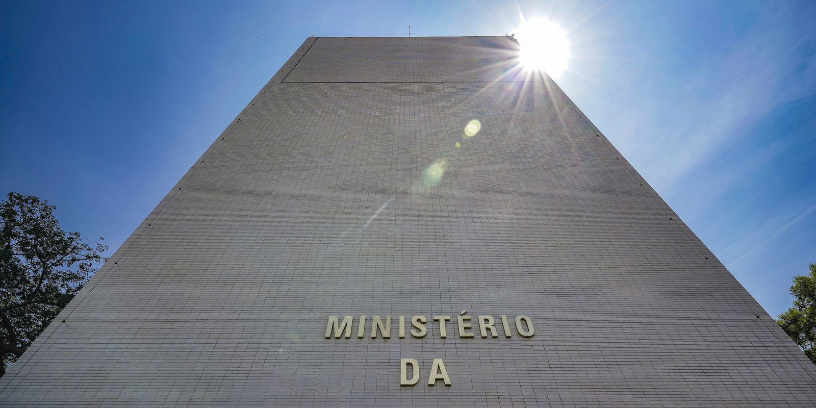Ministérios da Defesa e das Cidades são os mais afetados por novo bloqueio no Orçamento de 2026