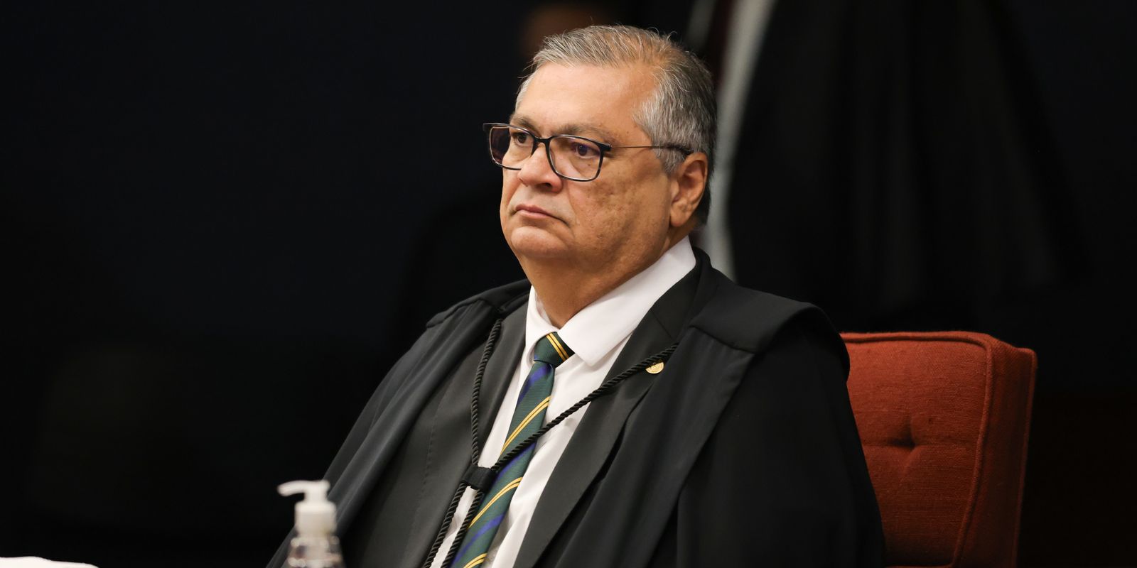 Flávio Dino determina apuração sobre emendas parlamentares destinadas à produtora do filme de Bolsonaro