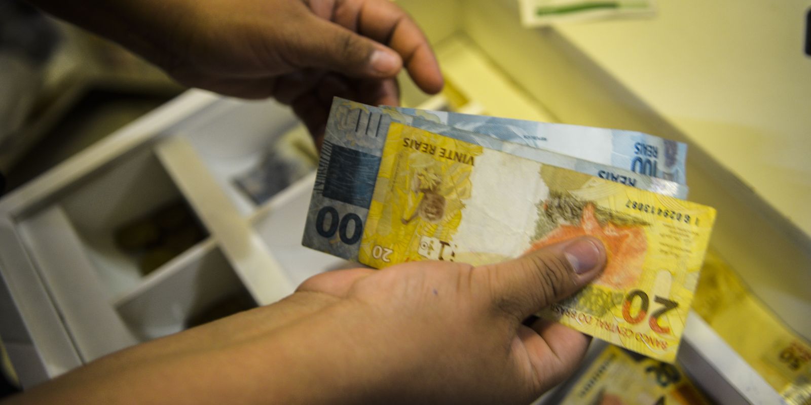 Rendimento do trabalhador atinge recorde em 16 UFs, revela IBGE