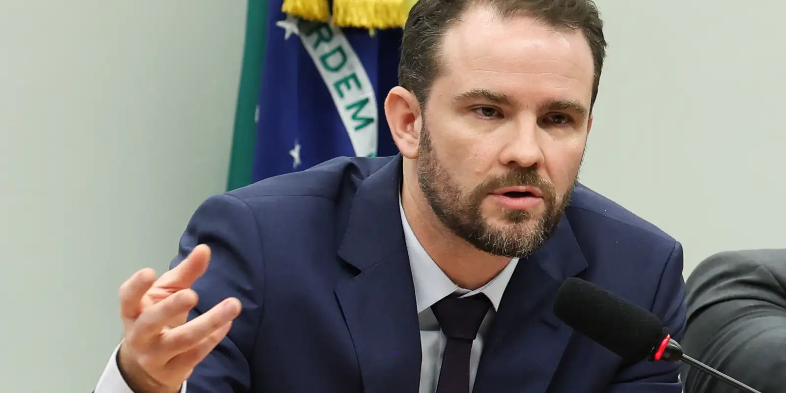 Dario Durigan cancela ida à Rússia devido a fechamento de aeroporto em Moscou