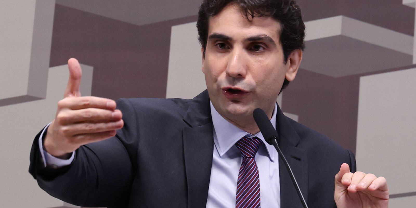 Galípolo explica alerta do Banco Central sobre manobra do Banco Master em crise de liquidez