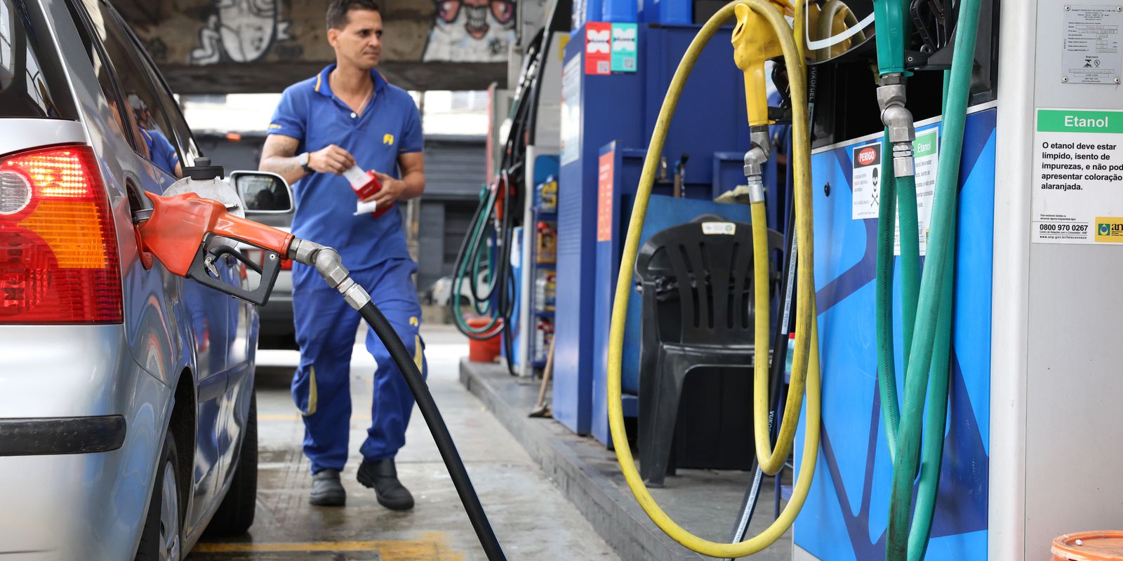 Governo estabelece subvenção de R$ 0,44 por litro para a gasolina