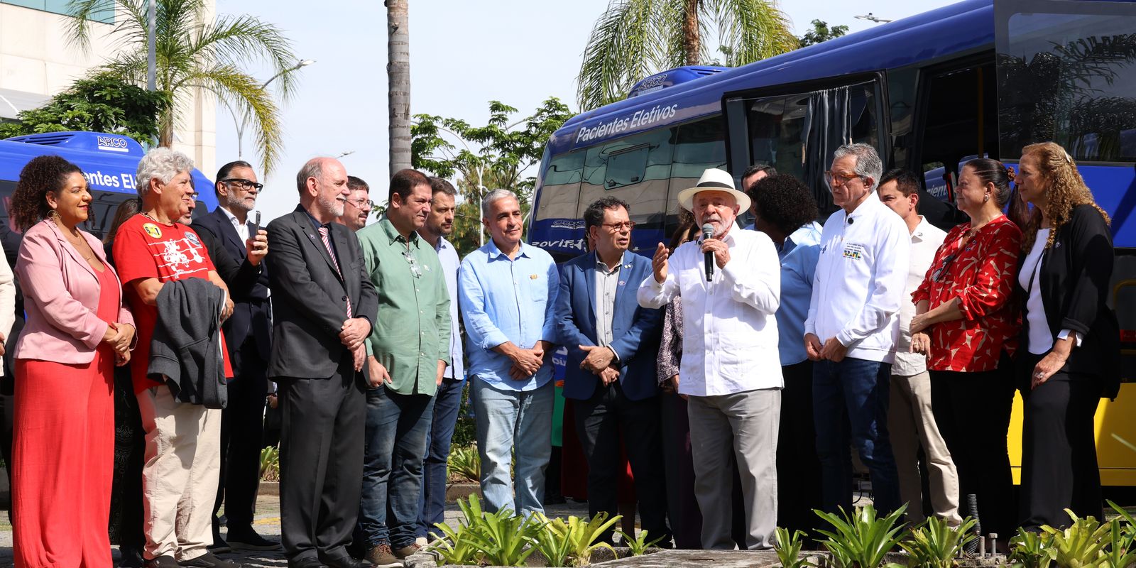 Lula insta governador do Rio de Janeiro a combater milicianos e crime organizado