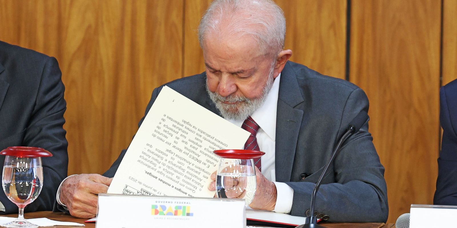 Presidente Lula veta projeto que equiparava estágio à experiência profissional