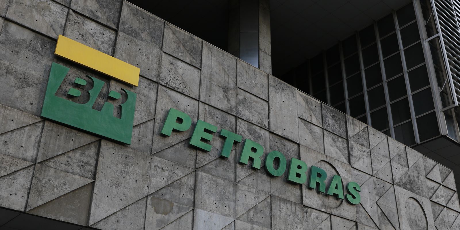 Petrobras anuncia desconto no diesel a partir de segunda-feira, com subvenção federal