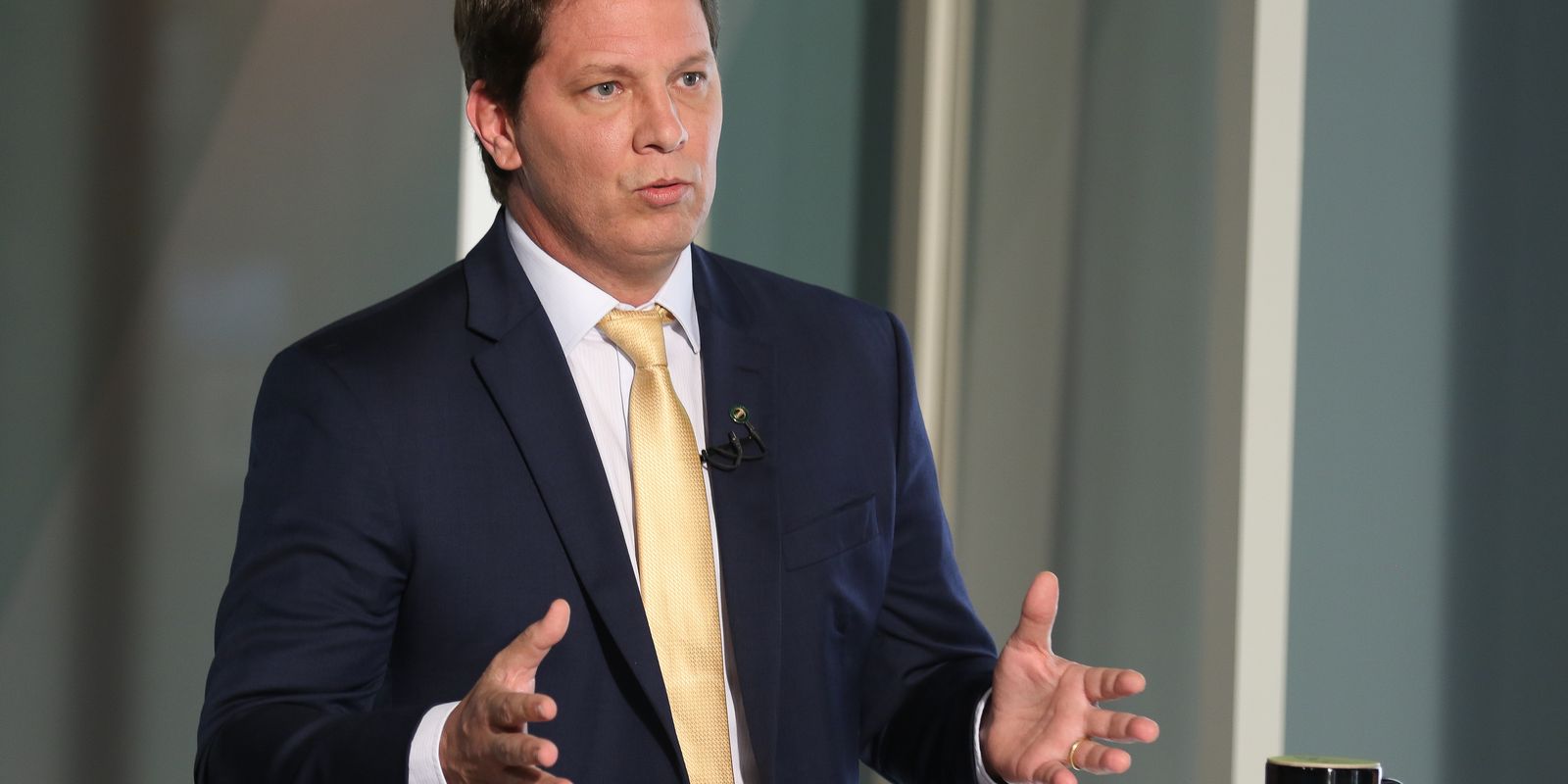 STF enfrenta dificuldades para notificar Mário Frias sobre filme de Bolsonaro