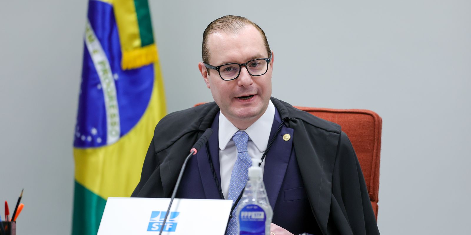 Ministro Zanin define competência do STF para julgar caso de venda de sentenças envolvendo servidores do STJ