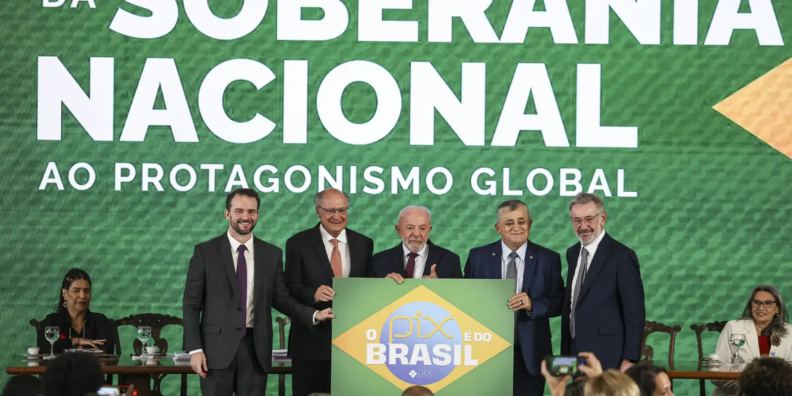 Durigan reafirma soberania nacional e defende Pix em cenário de desafios globais