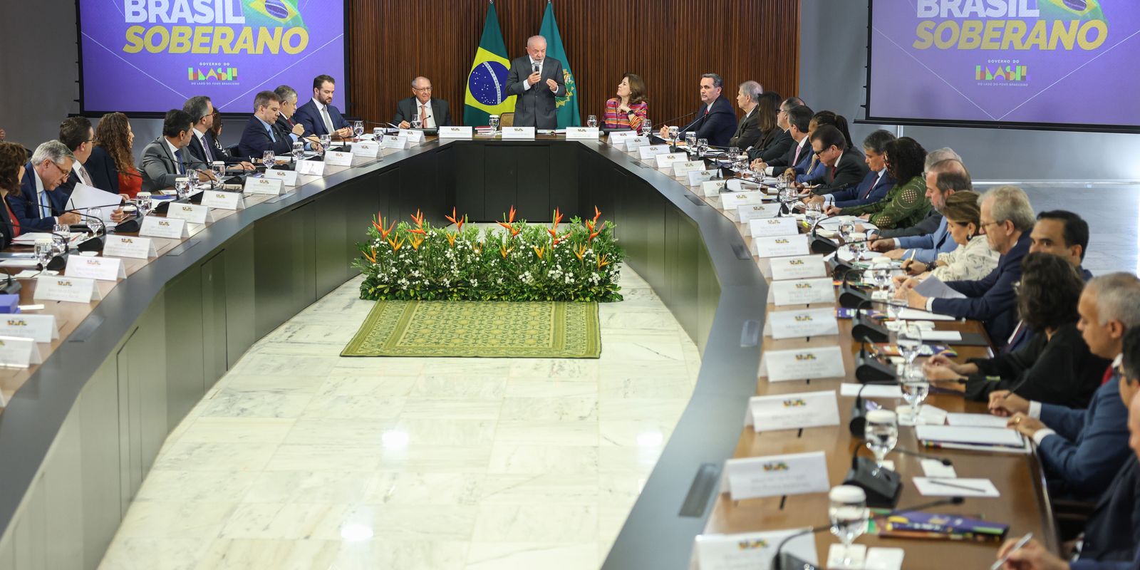 Lula anuncia busca por novos parceiros comerciais diante de taxação dos Estados Unidos