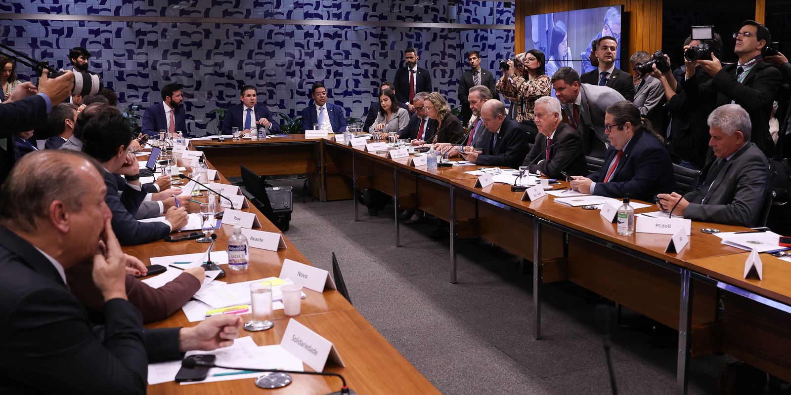 Governo retira urgência do PL da escala 6x1 e destrava pauta da Câmara