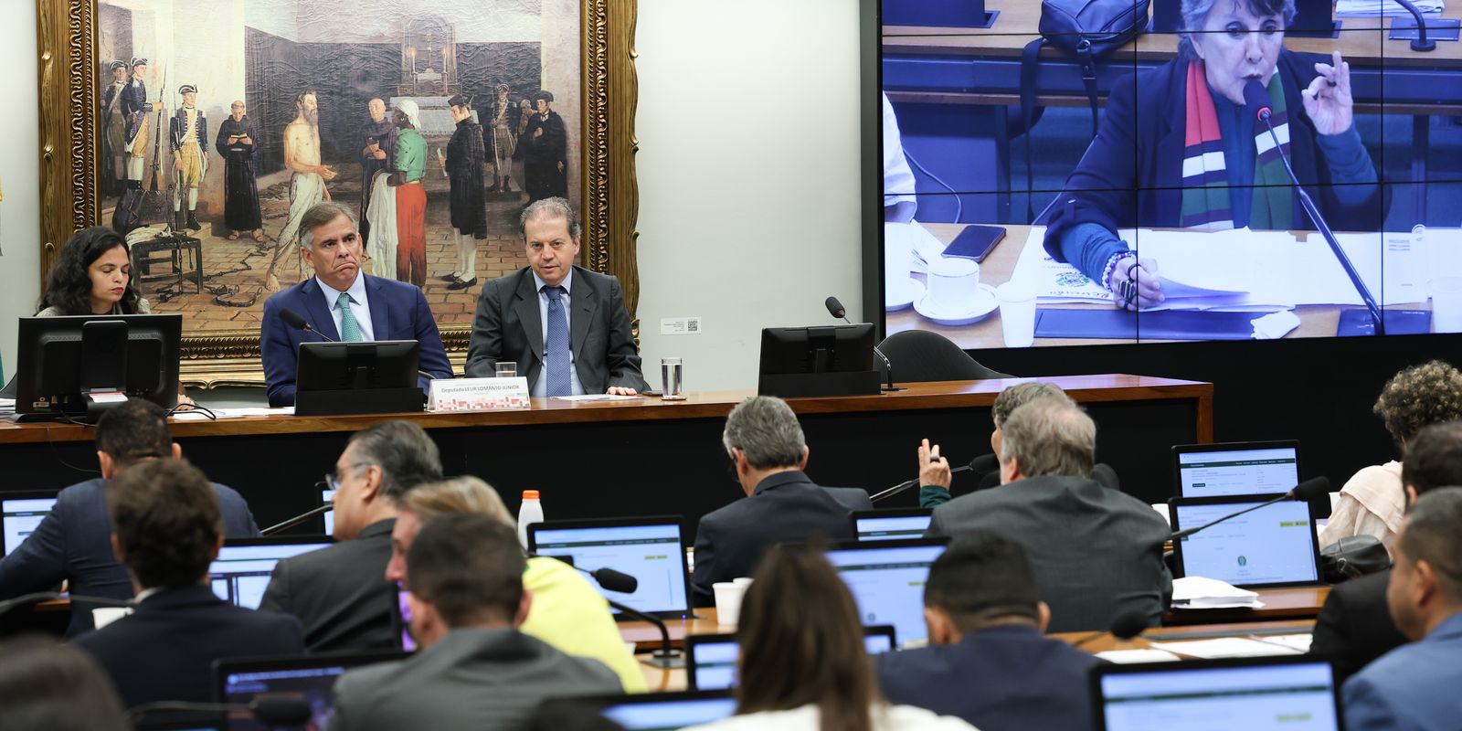 CCJ da Câmara aprova redução da maioridade penal para 16 anos no Brasil