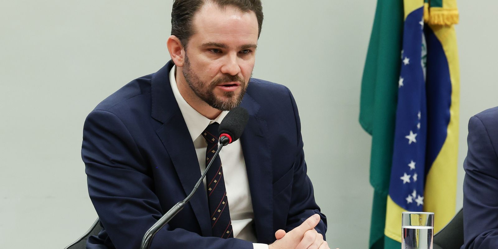 Durigan critica PEC de autonomia do Banco Central, alertando para a criação de um 