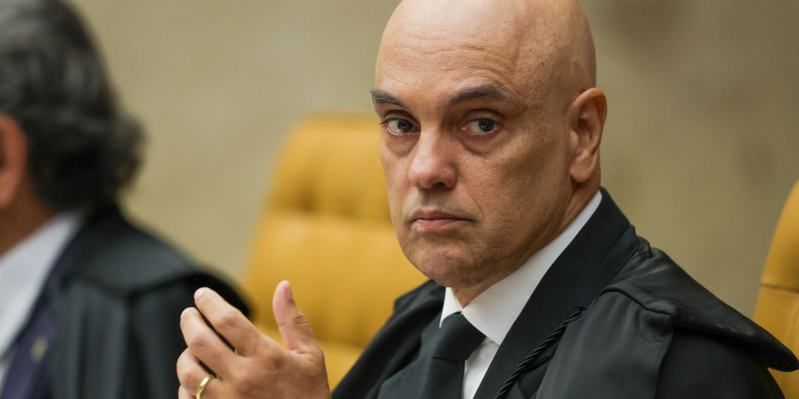 Ministro Fachin autoriza AGU a atuar na defesa de Alexandre de Moraes em processo nos EUA