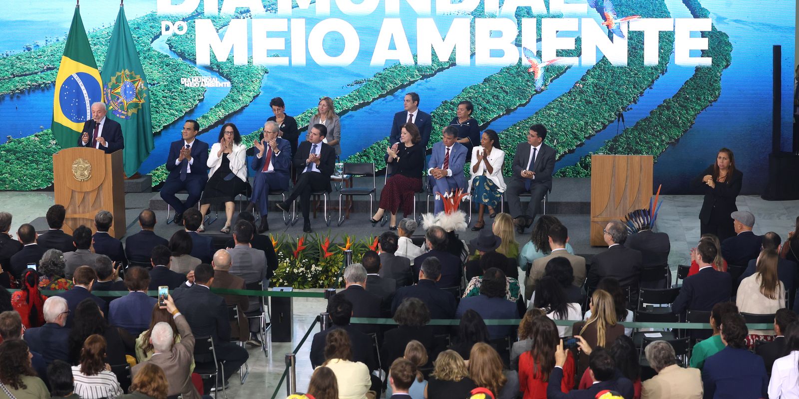 Governo brasileiro reforça proteção ambiental e planeja restauração de florestas