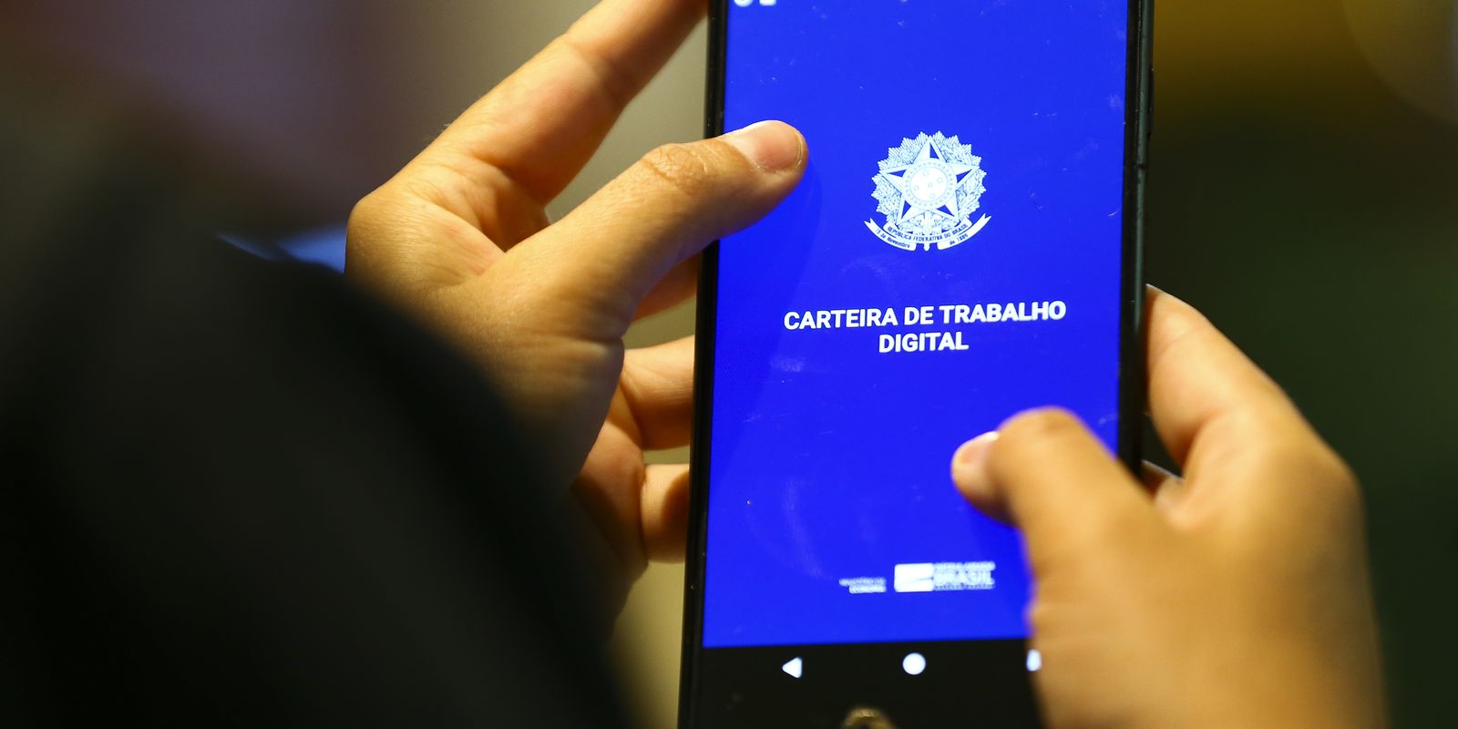 Emprego formal no Brasil cresce 3,6%, impulsionado pelo setor público, aponta Rais Mensalizada