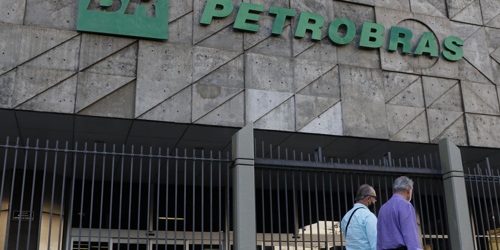 Petrobras anuncia redução no preço do querosene de aviação após alívio da guerra