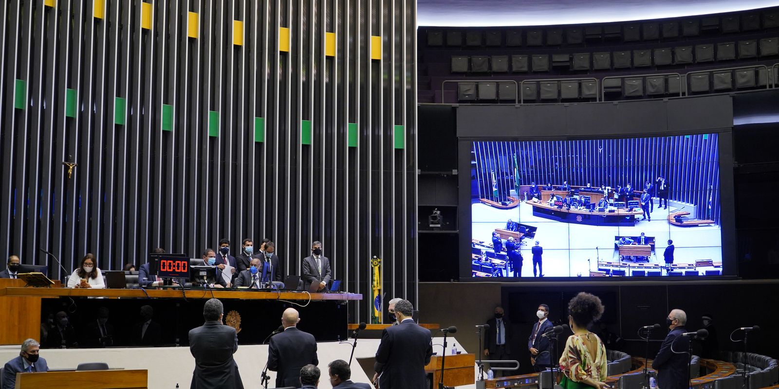 Ministro Flávio Dino, do STF, intima partidos a esclarecer controle de emendas parlamentares
