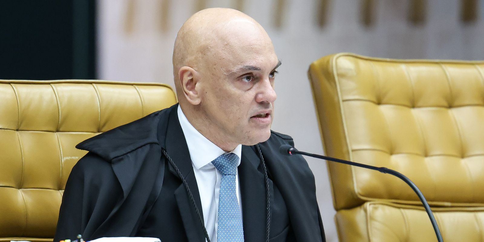 Ministro Moraes suspende visitas de Flávio Bolsonaro a seu pai em prisão domiciliar