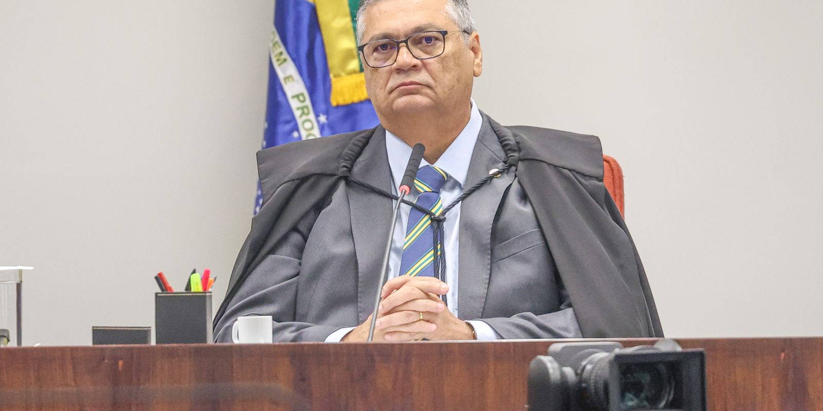 Flávio Dino determina afastamento do presidente do TCE-MA