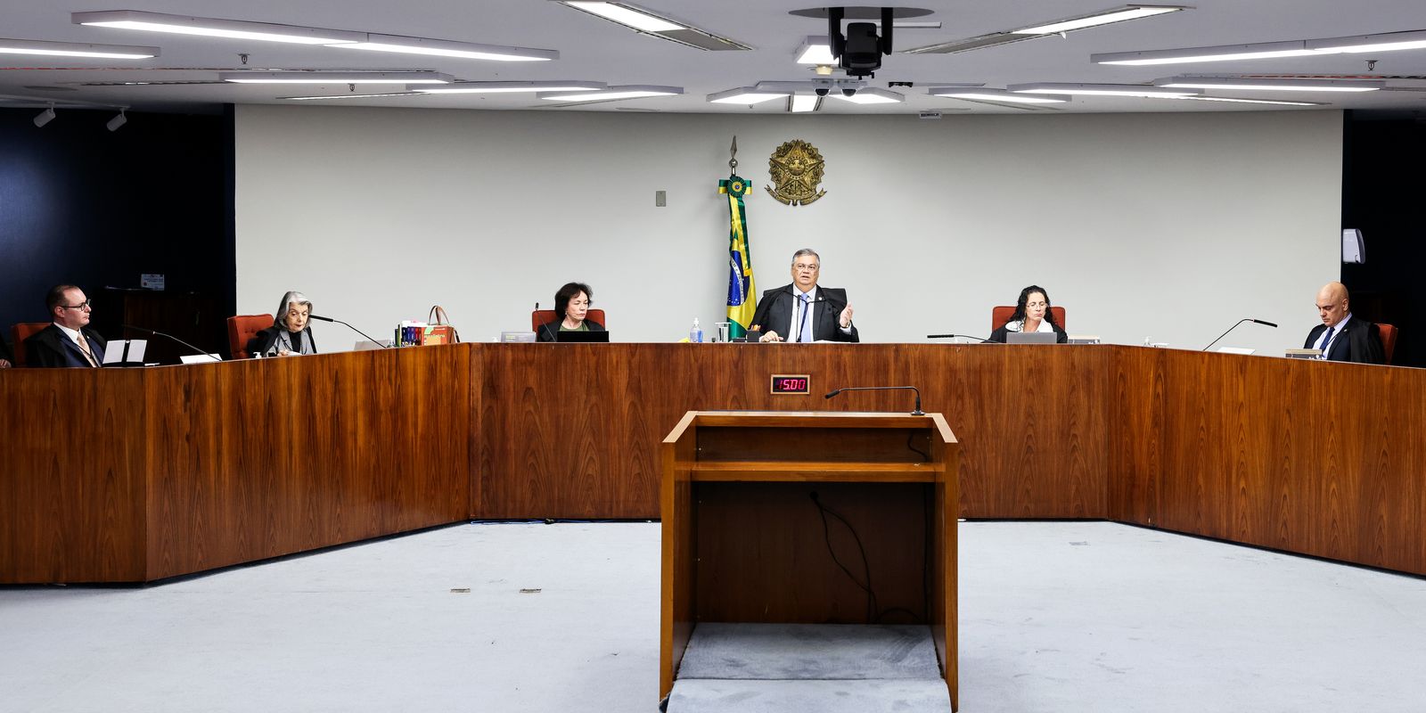 Ministros do STF defendem rever exigência do diploma de jornalista para proteger a liberdade de imprensa