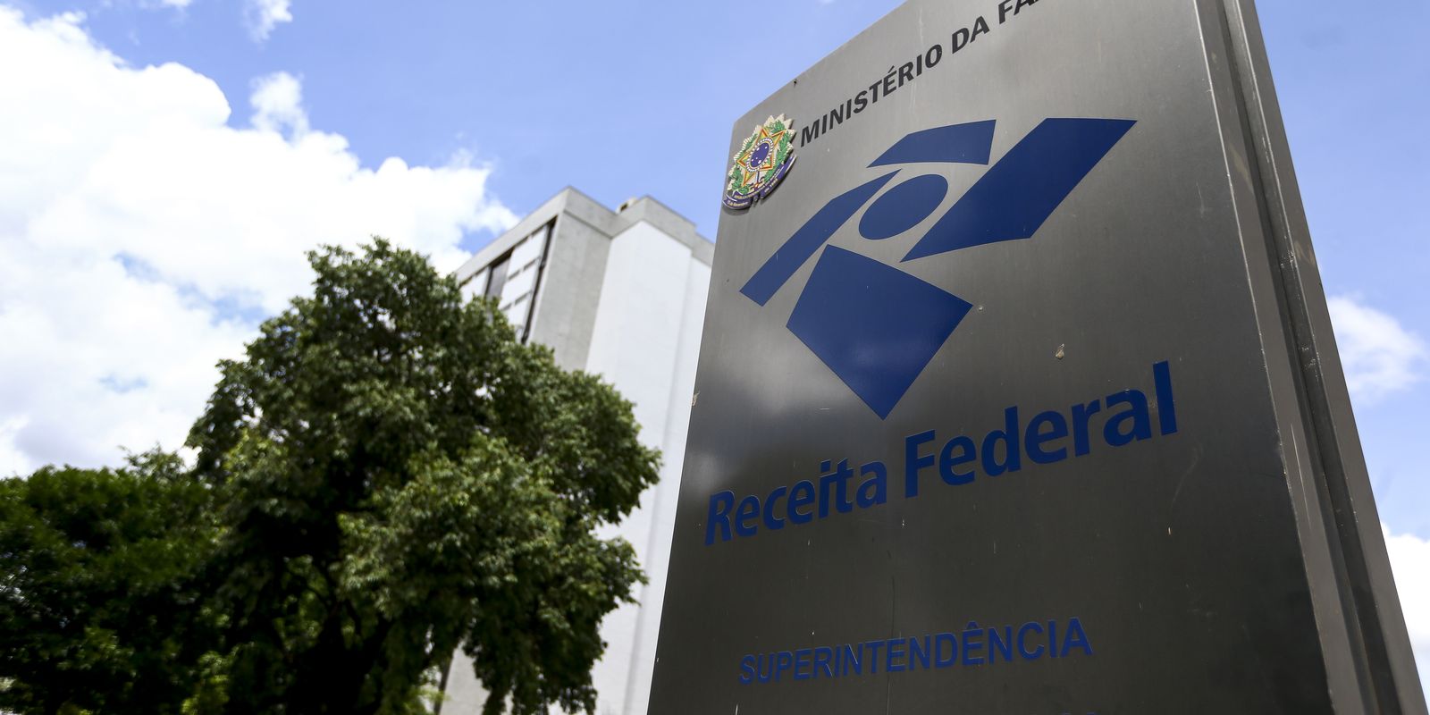 Emissão de notas fiscais com campos de CBS e IBS passa a ser obrigatória
