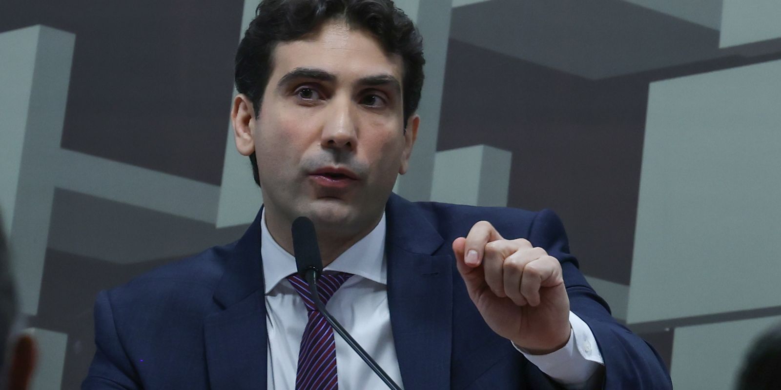 Galípolo, presidente do BC, critica pressão de instituições não bancárias para acessar o FGC