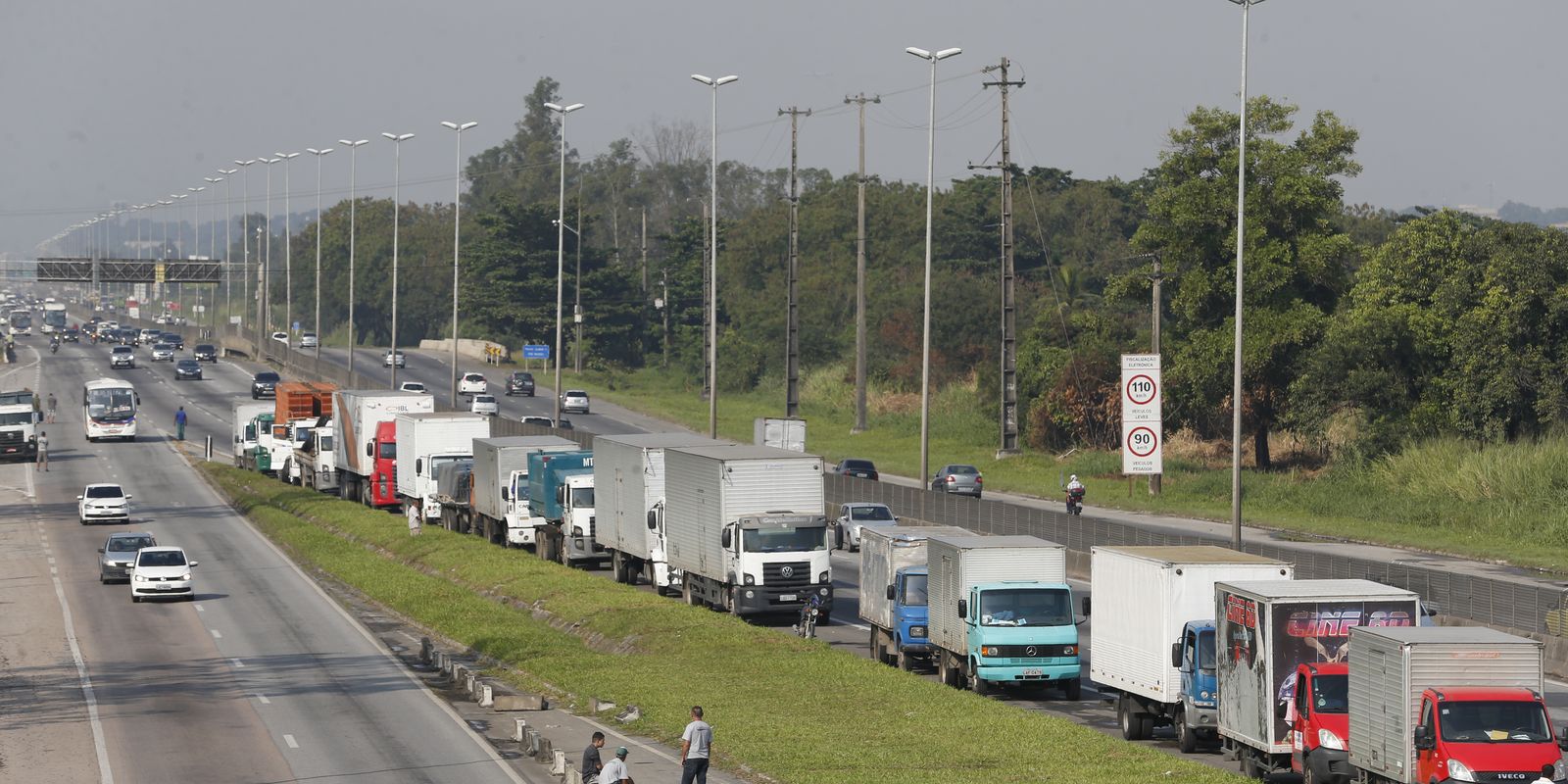 Nova lei assegura piso mínimo do frete no transporte de cargas e amplia fiscalização