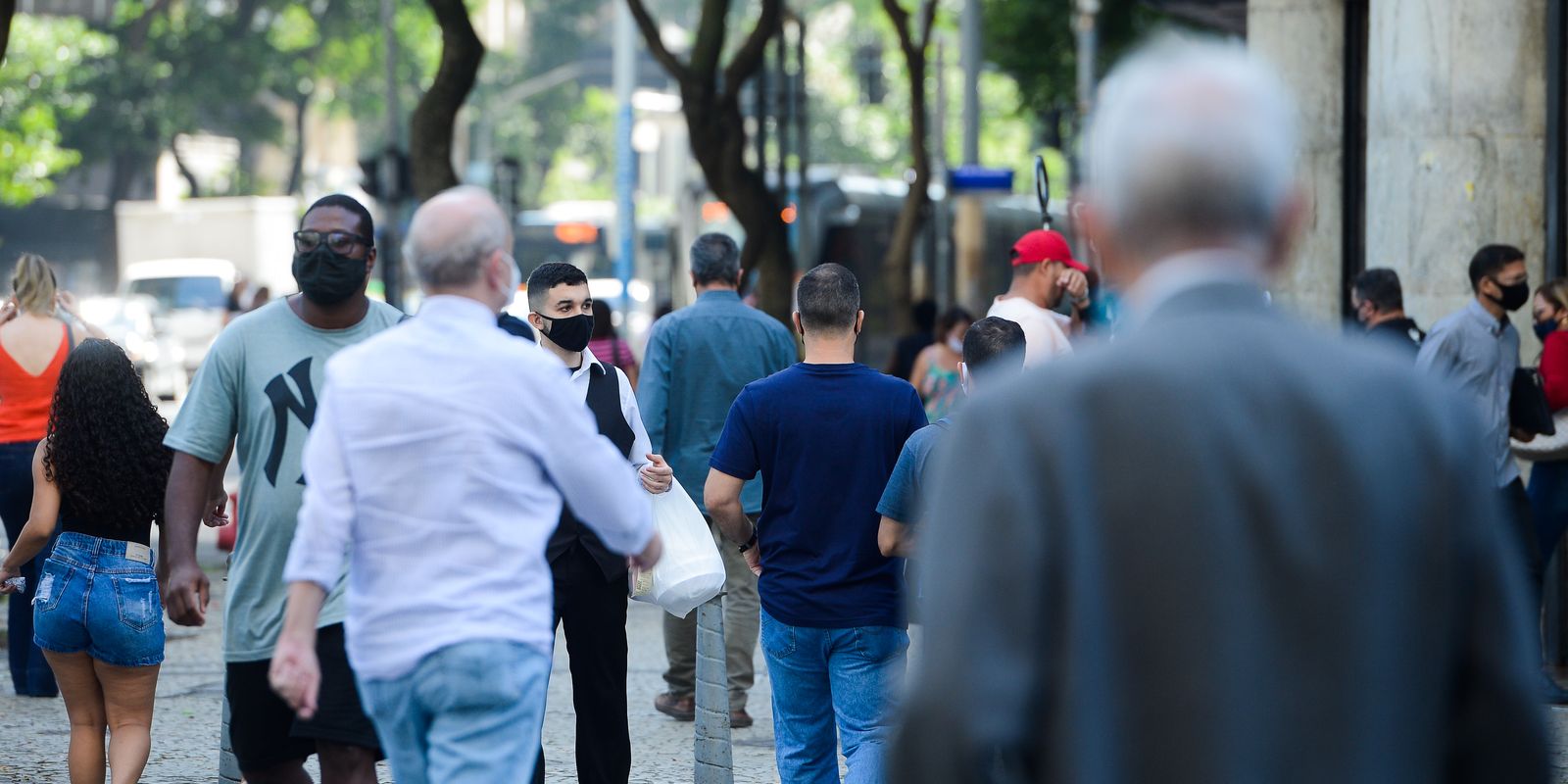 Maioria dos brasileiros considera essencial que candidato acredite em Deus, aponta pesquisa