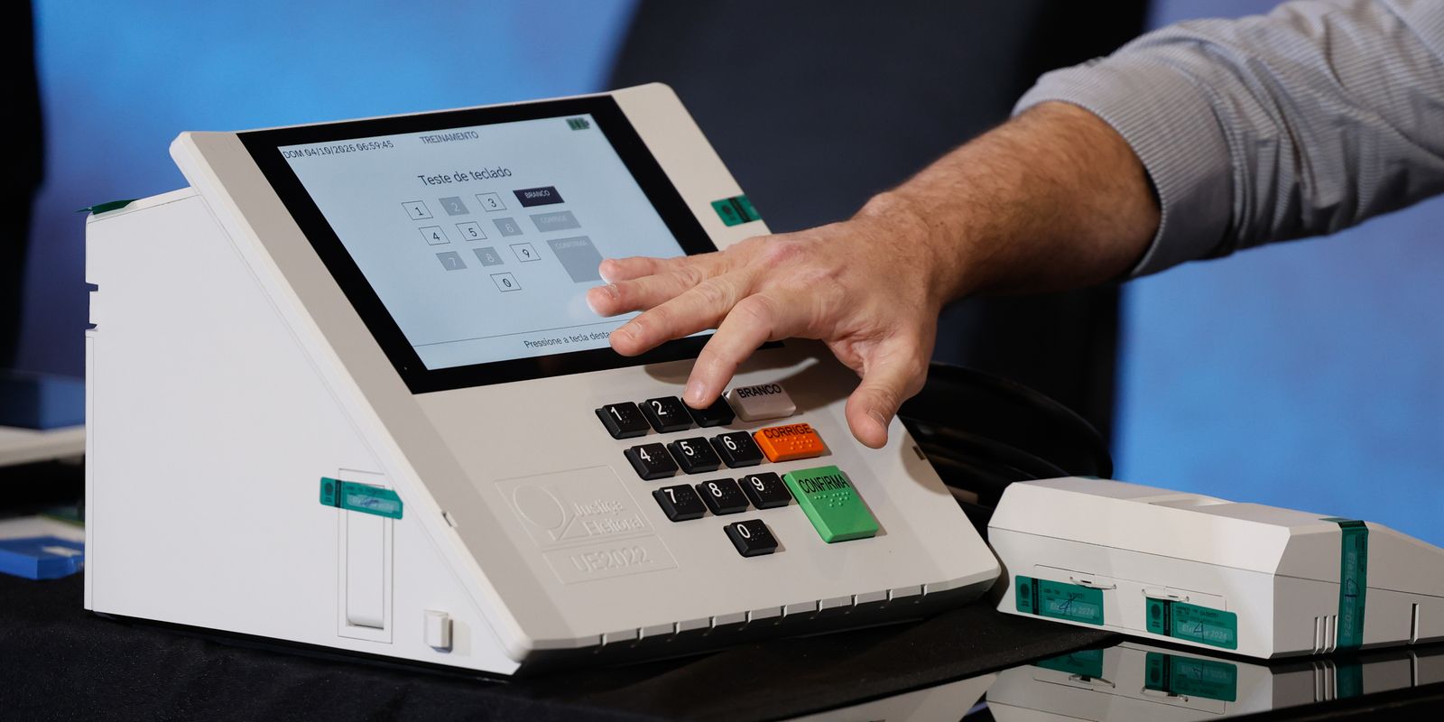 TSE reforça que a totalização de votos na urna eletrônica é transparente e auditável