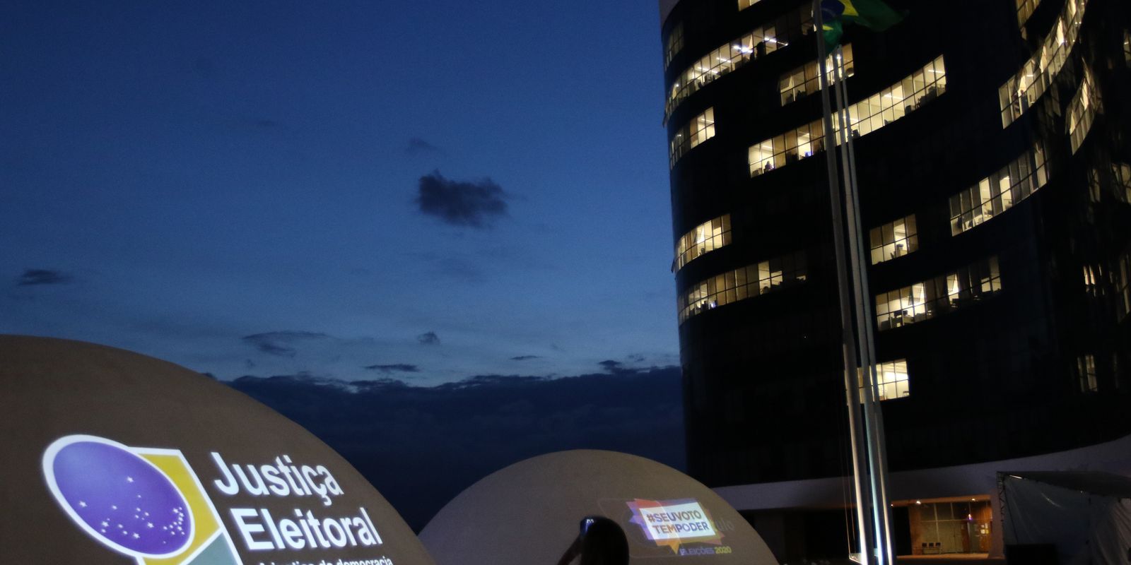 TSE afasta hipótese de ataque hacker em filiação de Flávio Bolsonaro
