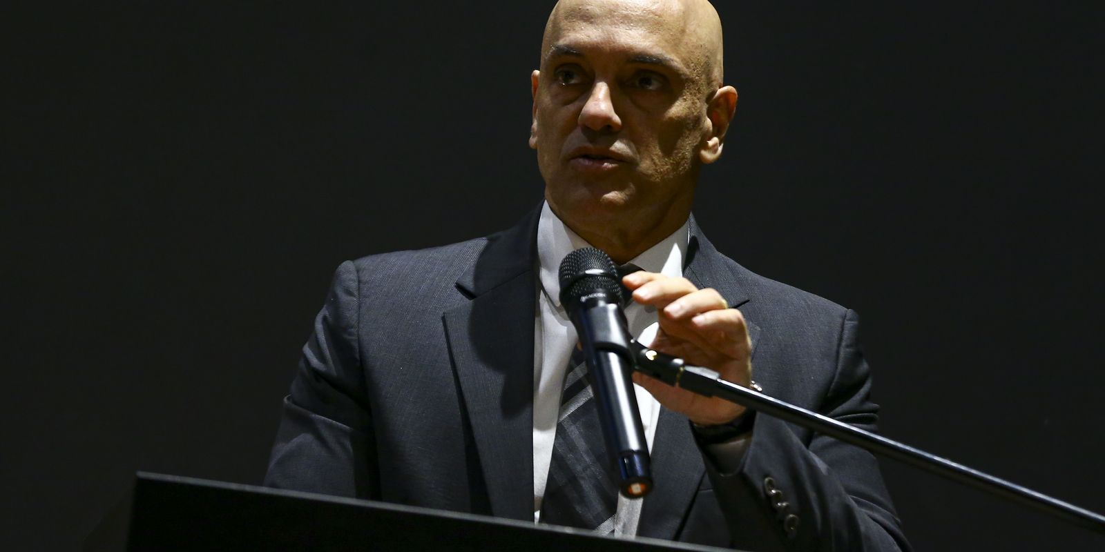 Alexandre de Moraes contesta investigação no STF e classifica relatório de Mendonça como ilegal