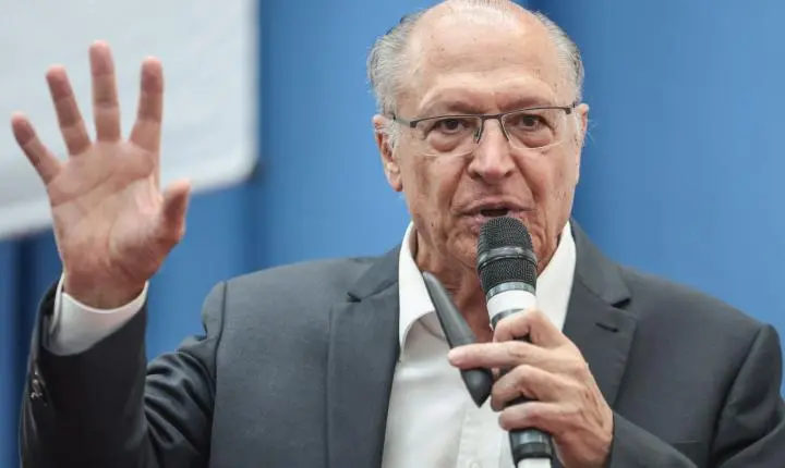 Geraldo Alckmin critica Javier Milei e afirma que presidente argentino presta desserviço ao próprio país