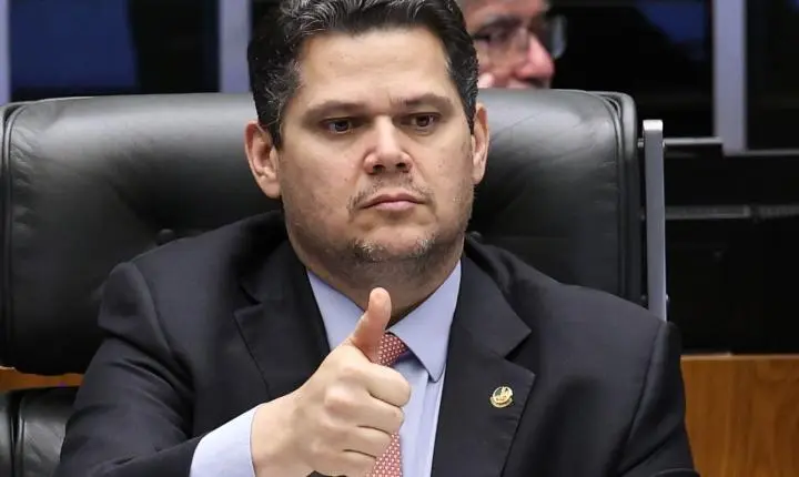 Alcolumbre defende debate aprofundado sobre a PEC da jornada de trabalho no Senado