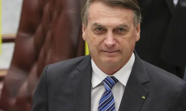 Alexandre de Moraes prorroga prisão domiciliar de Bolsonaro