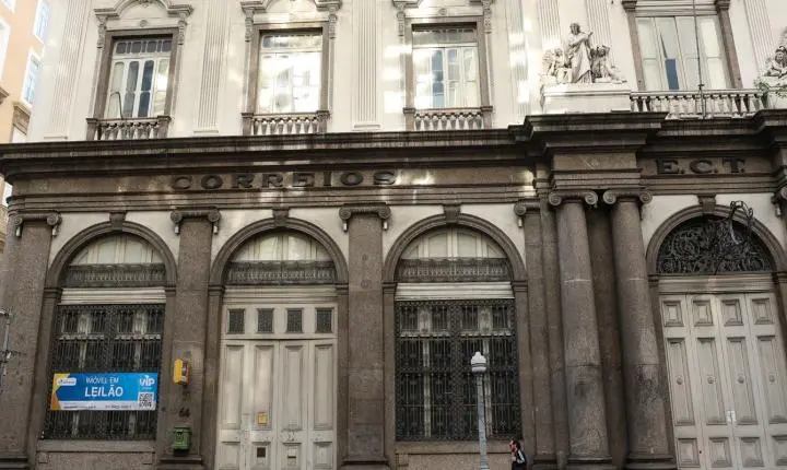Prédio histórico dos Correios na região da Praça XV vai a leilão nesta quinta-feira