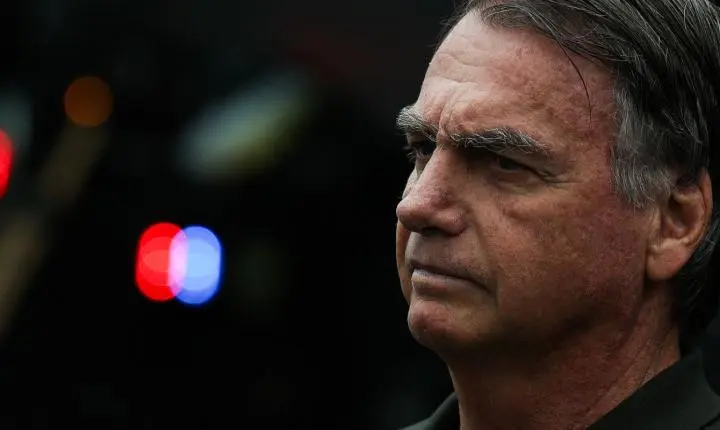 Bolsonaro aciona o STF para se consultar com dentista que é sua nora