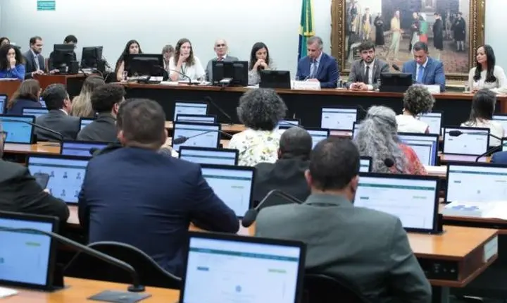 CCJ da Câmara adia novamente votação da PEC da redução da maioridade penal