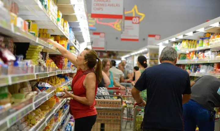 Cesta básica encarece em 17 capitais brasileiras no mês de junho, aponta Dieese