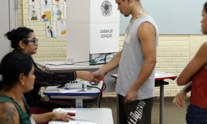 Envelhecimento da população faz eleitorado jovem encolher 22% no Brasil em 16 anos