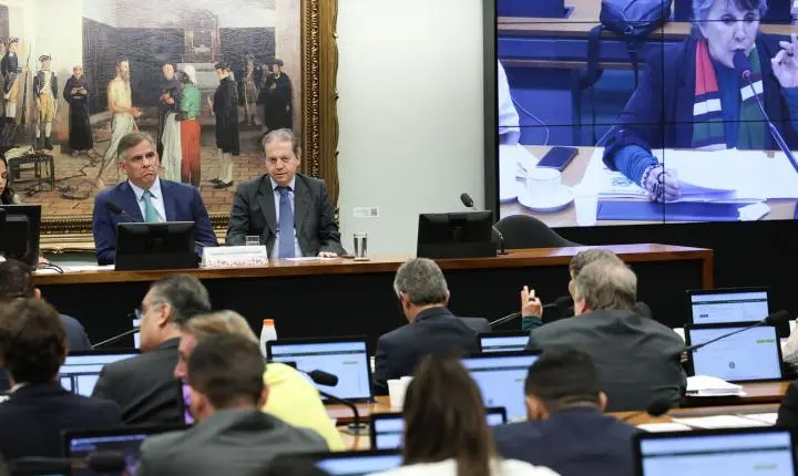 CCJ da Câmara aprova redução da maioridade penal para 16 anos no Brasil