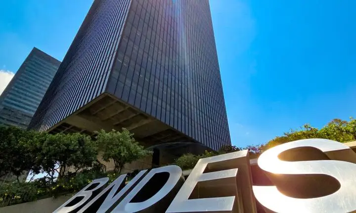 Lula atribui sucesso do BNDES à confiança e anuncia R$ 140 bilhões em financiamento para a indústria