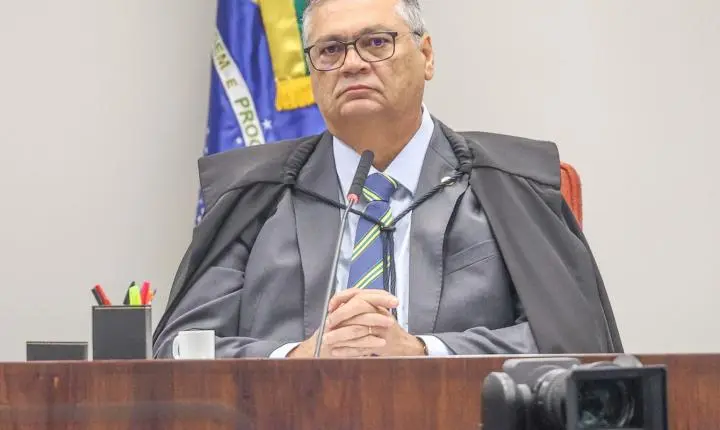 Flávio Dino determina afastamento do presidente do TCE-MA