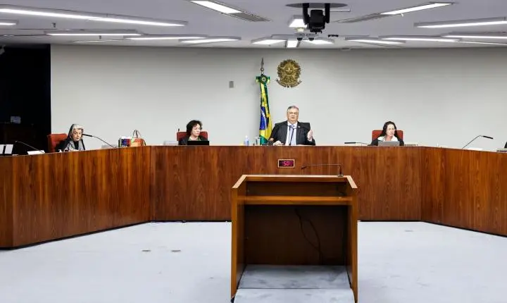 Ministros do STF defendem rever exigência do diploma de jornalista para proteger a liberdade de imprensa