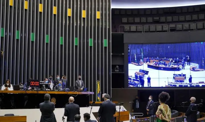 Ministro Flávio Dino, do STF, intima partidos a esclarecer controle de emendas parlamentares