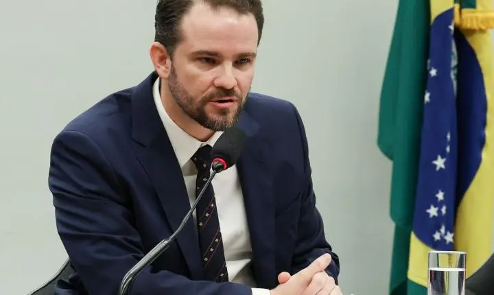Durigan critica PEC de autonomia do Banco Central, alertando para a criação de um 