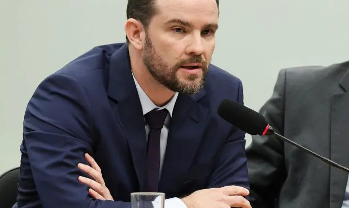 Dario Durigan viaja à França para agenda do G7 focada em inteligência artificial e minerais estratégicos