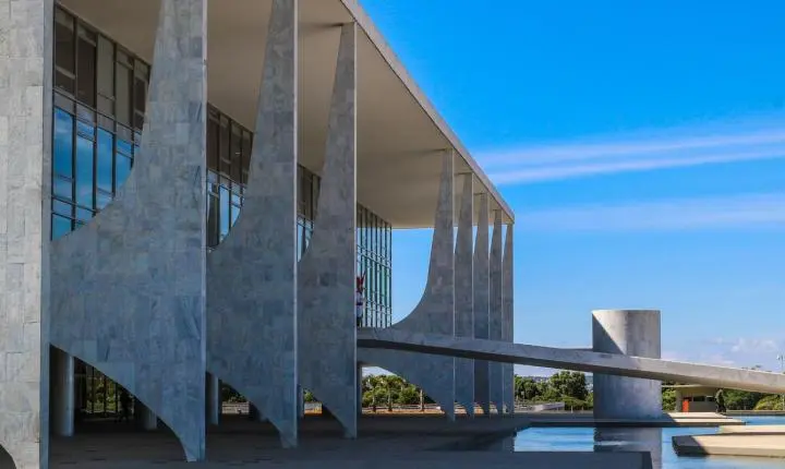 Brasil avalia acionar a Lei de Reciprocidade em resposta a ações unilaterais dos EUA