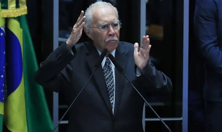 Ex-presidente José Sarney é internado em São Luís devido a quadro de pneumonia